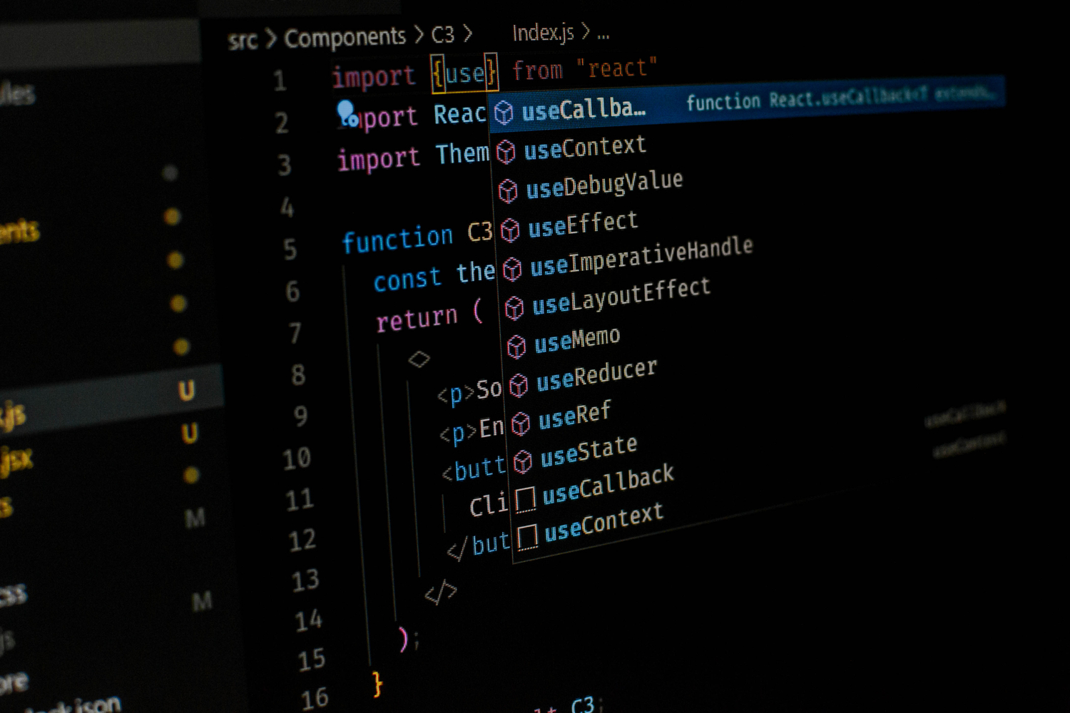 Écran affichant du code, illustrant le développement d’un site internet.
